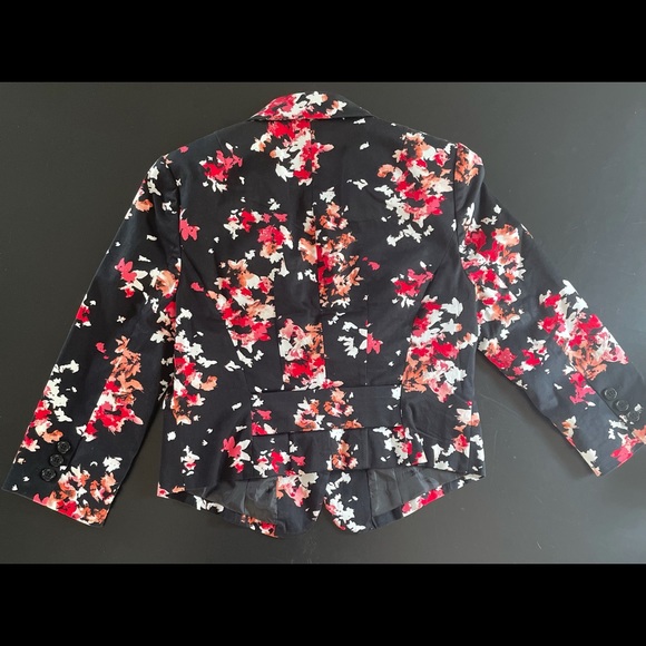 Forver 21 Floral Blazer - Picture 5 of 7